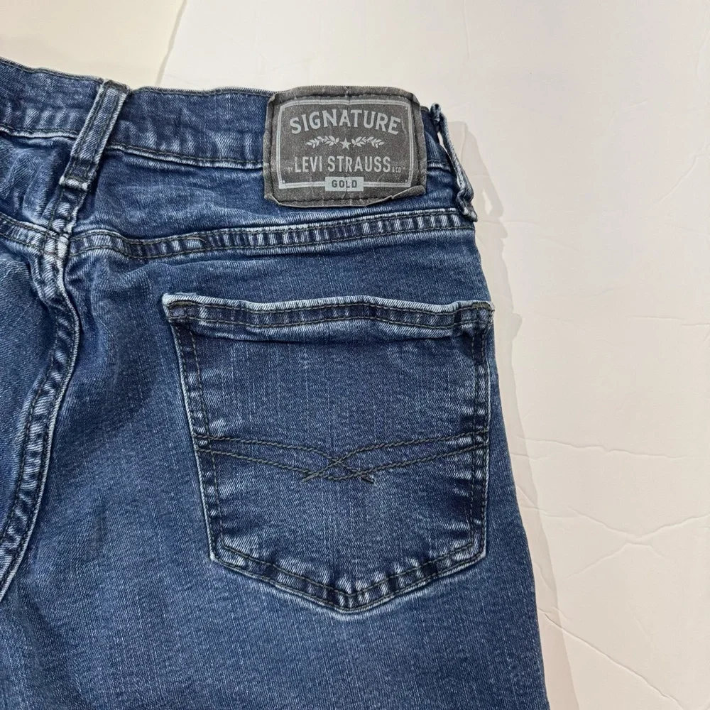 Levis slim cut